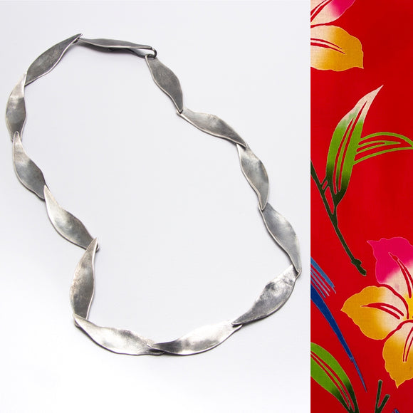 Lilies on red - Lily Leaf Collar