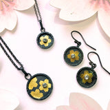 Hammered-edge Round Dangle Earrings with Gold Flower and Topaz