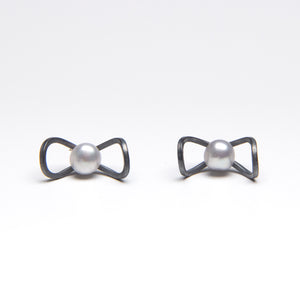 Infiniti Pearl Post Earrings - Black
