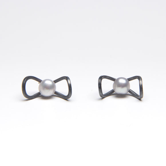 Infiniti Pearl Post Earrings - Black