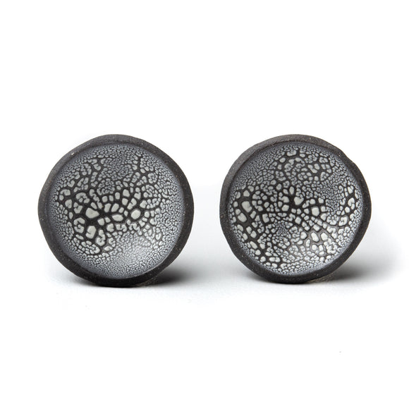Black and White Crackle Posts