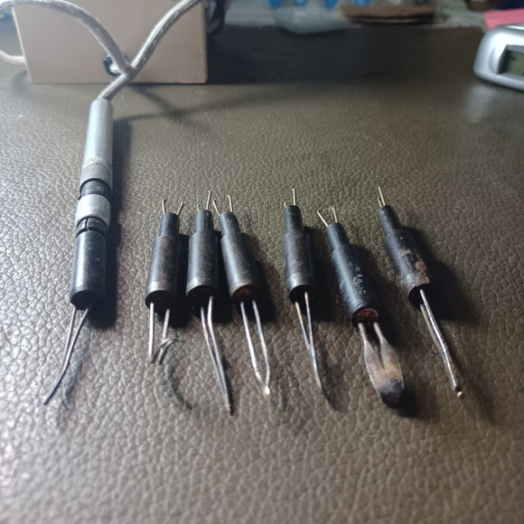 Giles Precision Electric Waxer with Tips